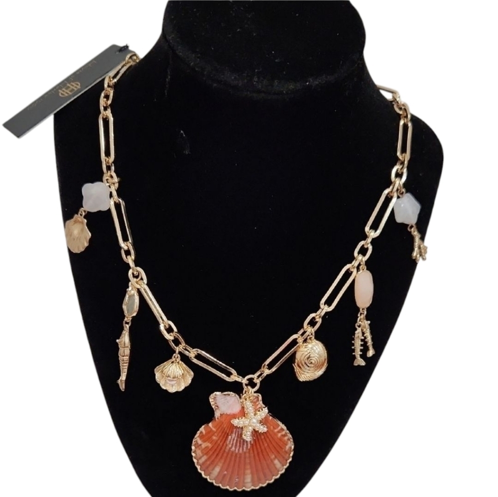 💛🔹️House Of Harlow 🔹️Gold and Orange Shell Charm Necklace